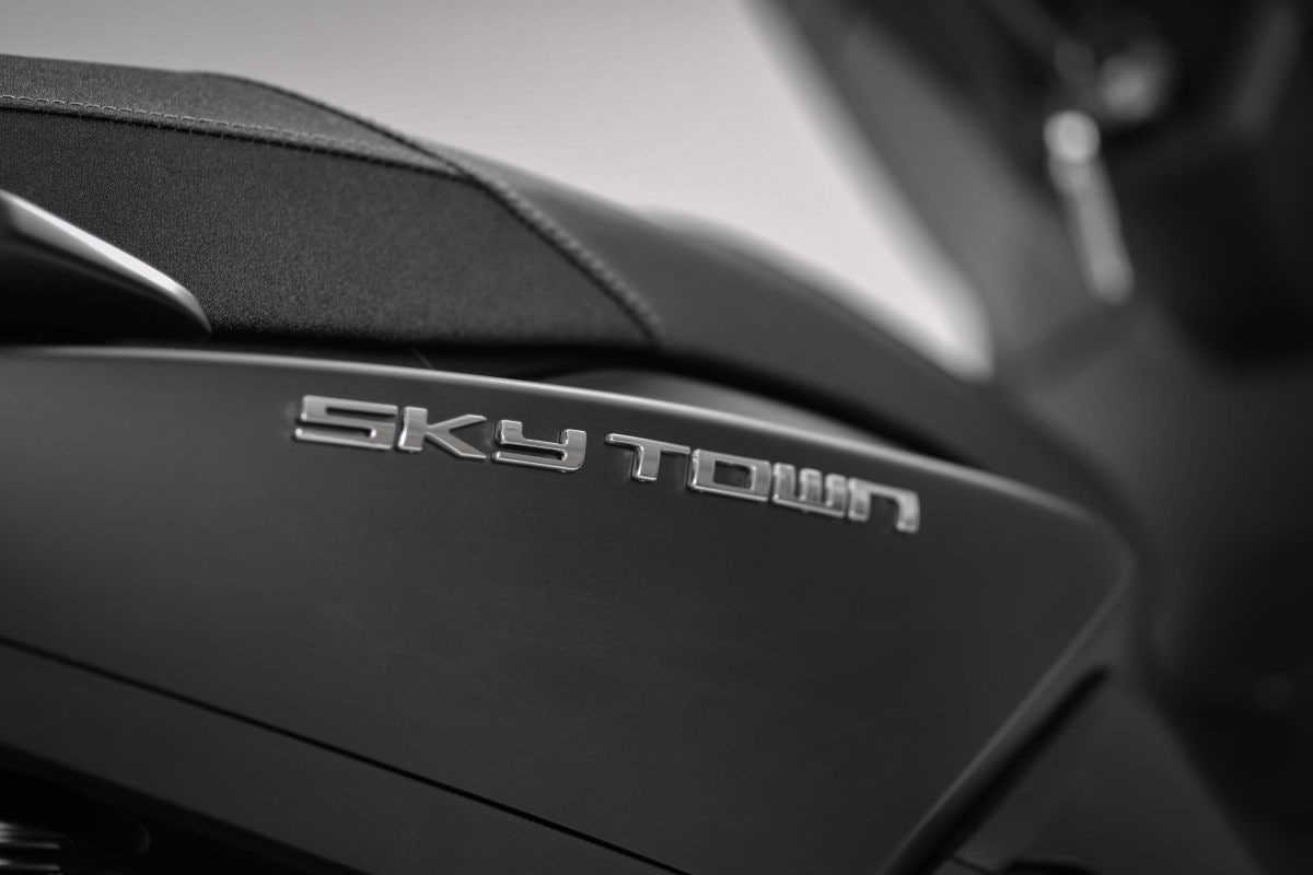  Kymco lancia il nuovo scooter Skytown 125